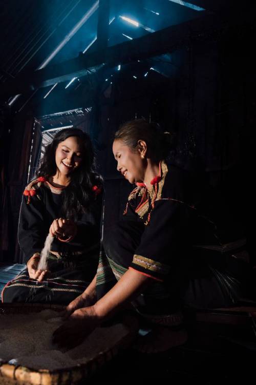 HHen Nie va me o gian bep18