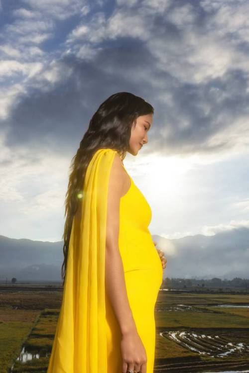 MV Con Sinh Ra La De Phi Thuong Dam Vang17