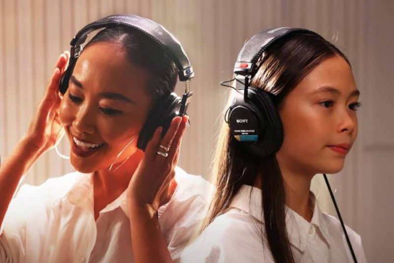 Đoan Trang c&ugrave;ng b&eacute; Sol h&aacute;t về t&igrave;nh thầy tr&ograve; trong MV mới