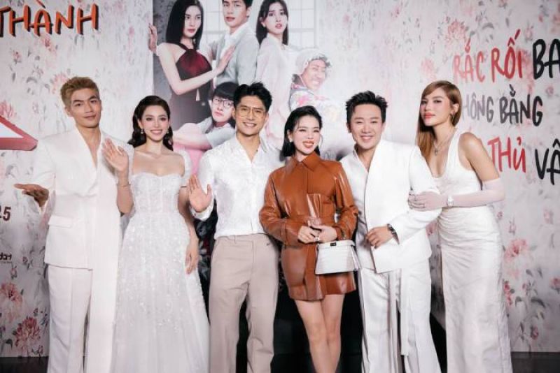 D&agrave;n sao hội tụ tr&ecirc;n thảm đỏ ra mắt &ldquo;Bộ tứ b&aacute;o thủ&rdquo;