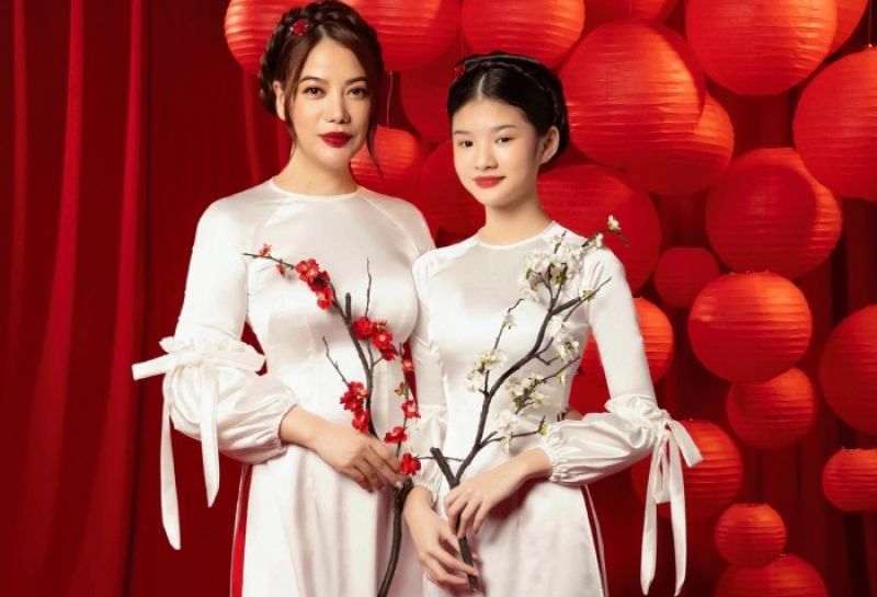 Trương Ngọc &Aacute;nh tung bộ ảnh c&ugrave;ng gia đ&igrave;nh đ&oacute;n năm mới