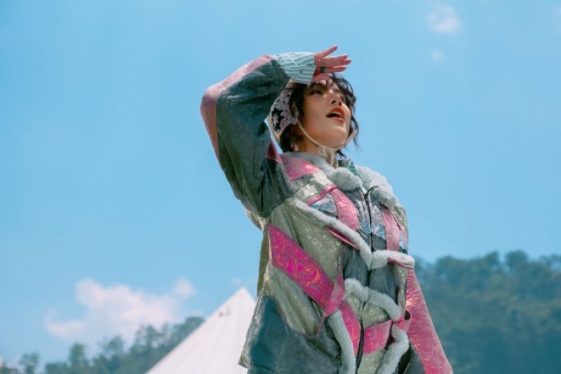 Th&aacute;i Trinh ch&iacute;nh thức comeback, h&eacute; lộ đang hạnh ph&uacute;c trong t&igrave;nh y&ecirc;u