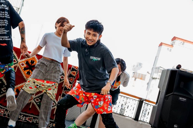 Ricky Star &ldquo;quẩy&rdquo; tưng bừng trong buổi họp fans trước thềm chung kết Rap Việt