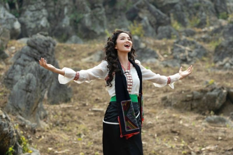 H&rsquo;Hen Ni&ecirc; bất ngờ tung MV "Nụ cười việt Nam", truyền cảm hứng th&ocirc;ng qua &acirc;m nhạc