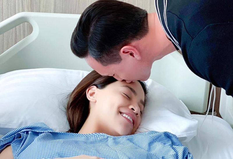 H&igrave;nh ảnh hạnh ph&uacute;c đầu ti&ecirc;n của Kim L&yacute; v&agrave; H&agrave; Hồ sau khi "l&ecirc;n chức"