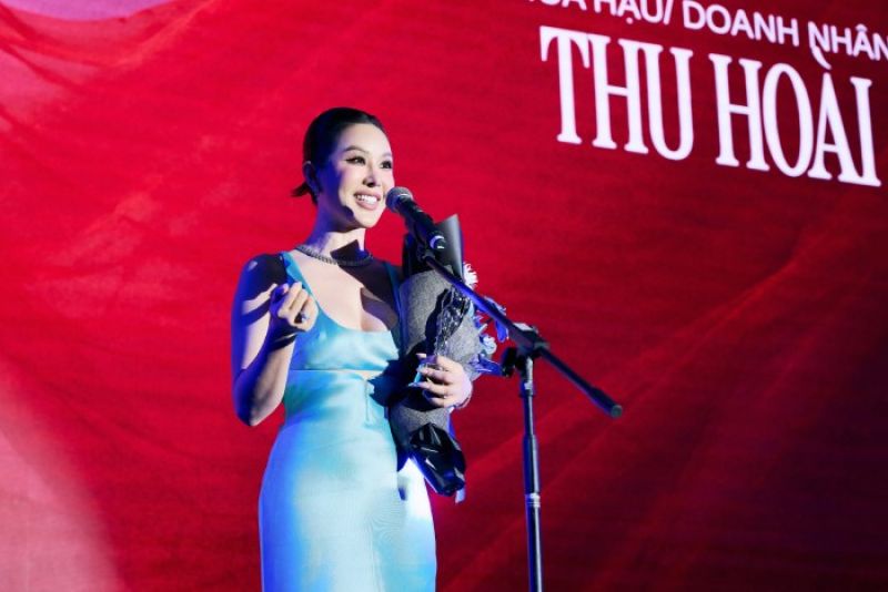 Hoa hậu Thu Ho&agrave;i được vinh danh phụ nữ của thời đại