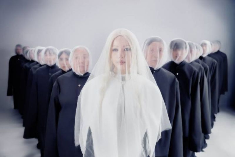 Ph&ugrave;ng Kh&aacute;nh Linh &ldquo;mở m&agrave;n&rdquo; năm mới với &ldquo;Em đau&rdquo;