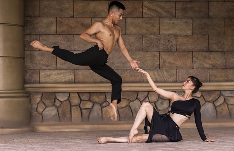 Vợ chồng Kh&aacute;nh Thi &ndash; Phan Hiển tung bộ ảnh &yacute; nghĩa &lsquo;V&igrave; nhau m&agrave; sống&rsquo;