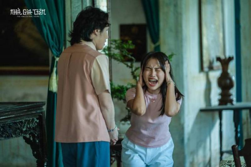 Huỳnh Lập &ldquo;h&acirc;m n&oacute;ng&rdquo; "Nh&agrave; gia ti&ecirc;n" bằng poster mới c&ugrave;ng Phương Mỹ Chi