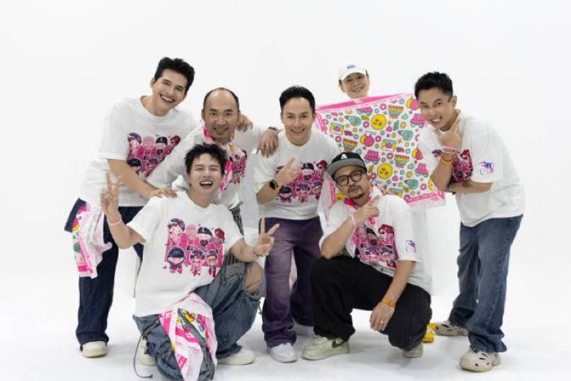 Nh&oacute;m "Nh&agrave; trẻ" phấn kh&iacute;ch v&igrave; được l&agrave;m live show đ&uacute;ng ng&agrave;y Quốc tế Thiếu nhi