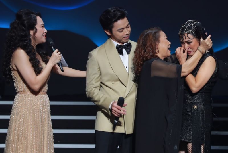 Phương Thanh kh&oacute;c nức nở sau 17 năm mới l&agrave;m live show ri&ecirc;ng