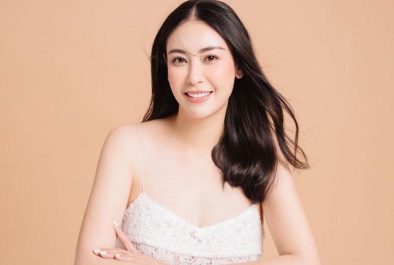 H&agrave; Kiều Anh khoe vẻ rạng ngời tuổi 45