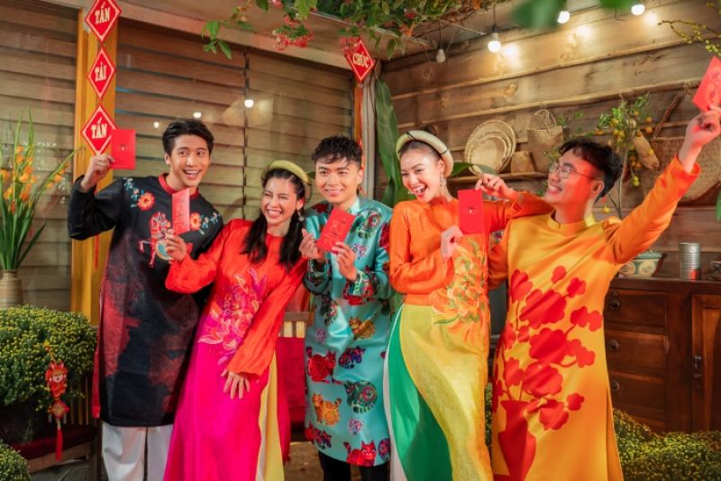 Ninh Dương Lan Ngọc c&ugrave;ng HuyR tung MV &ldquo;Tết y&ecirc;u Tết gh&eacute;t&rdquo;