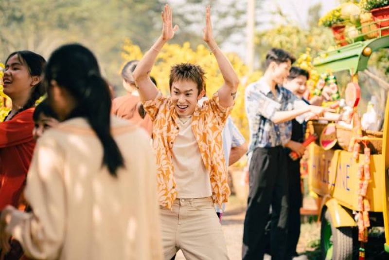 Kay Trần tung MV Tết đầy m&agrave;u sắc tươi vui