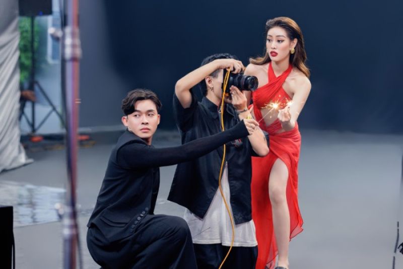 Kh&aacute;nh V&acirc;n &ldquo;lột x&aacute;c&rdquo; l&agrave;m trợ l&yacute; đắc lực cho th&iacute; sinh tại Miss Earth việt Nam 2023