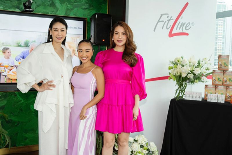 Trương Ngọc &Aacute;nh hội ngộ c&ugrave;ng hoa hậu H&agrave; Kiều Anh trong buổi tiệc tr&agrave; chia sẻ b&iacute; quyết sống khỏe của Đoan Trang