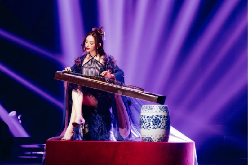 Huyền Baby đốt ch&aacute;y s&acirc;n khấu &ldquo;Chị đẹp đạp gi&oacute; rẽ s&oacute;ng&rdquo;