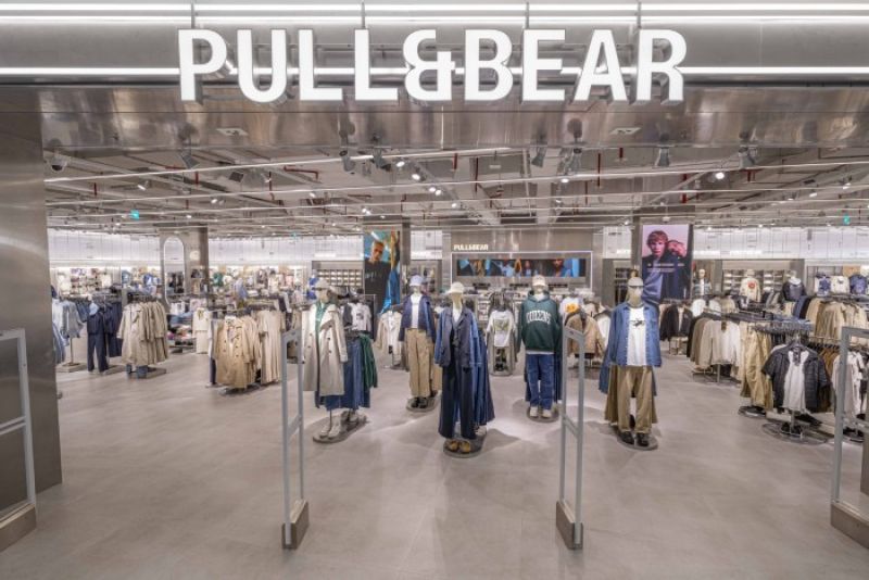Pull&amp;Bear khai trương: Vũ trụ thời trang đa sắc giữa l&ograve;ng Thủ đ&ocirc; H&agrave; Nội
