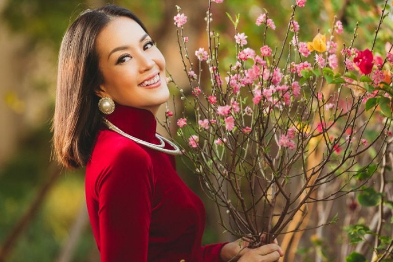 &Aacute; hậu &aacute;o d&agrave;i Chung Vũ Thanh Uy&ecirc;n rạng rỡ trong bộ ảnh đ&oacute;n Xu&acirc;n 2022