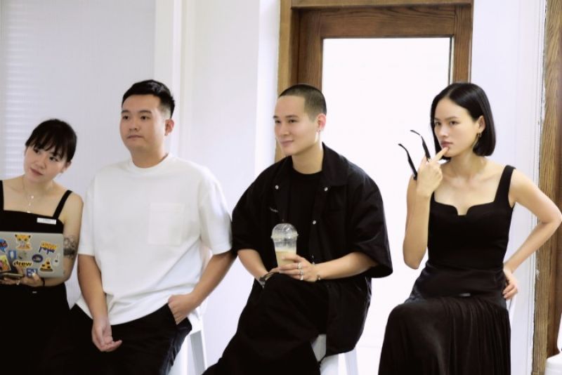 Tuyết Lan ngồi ghế n&oacute;ng casting model cho NTK Cường Đ&agrave;m