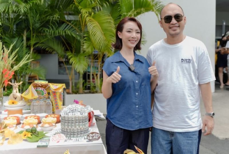 Vợ chồng Tiến Luật, Thu Trang h&eacute; lộ h&igrave;nh ảnh khai m&aacute;y "Nụ h&ocirc;n bạc tỉ"
