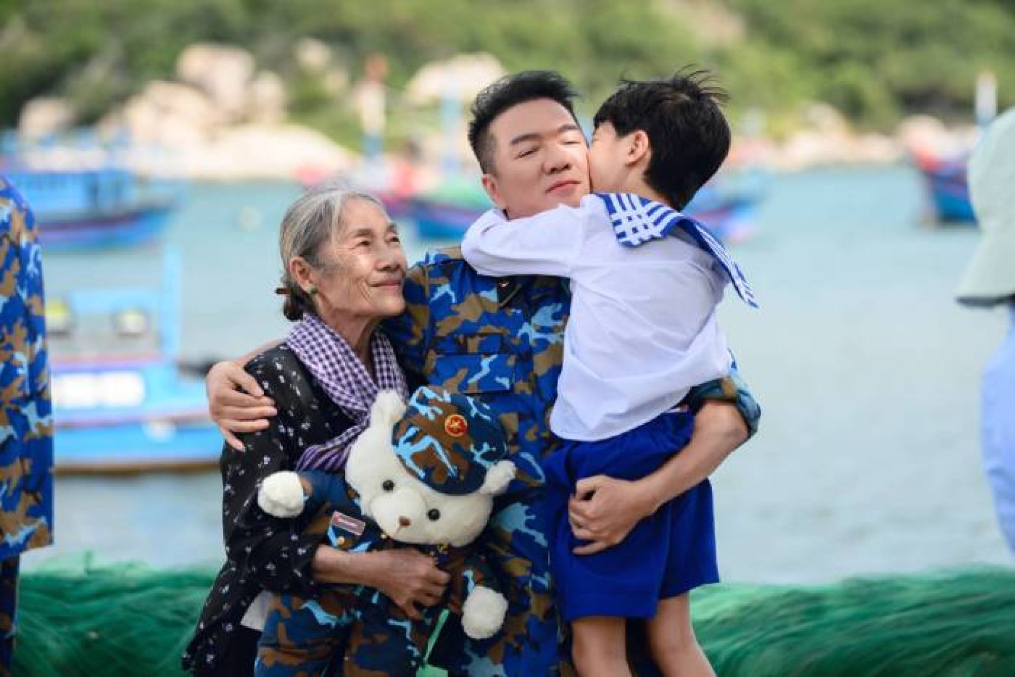 Nghệ sĩ Thanh Hiền, Phương Nam, L&acirc;m Thanh Nh&atilde; g&oacute;p mặt trong MV mới của Đ&agrave;m Vĩnh Hưng