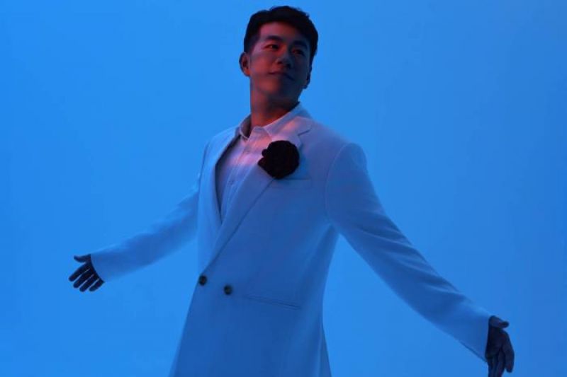 Hồ Trung Dũng ra mắt album &ldquo;Alive&rdquo;, tr&iacute;ch lợi nhuận ủng hộ đồng b&agrave;o miền Trung