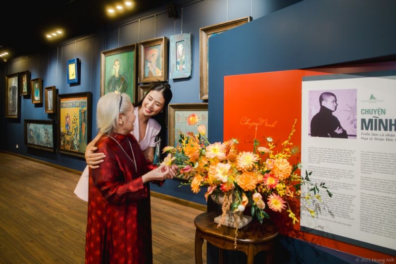 Ngọc H&acirc;n tổ chức triển l&atilde;m tranh c&aacute; nh&acirc;n cho họa sĩ Đo&agrave;n Đức H&ugrave;ng