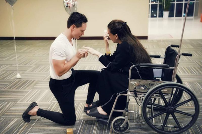 Hồ Ngọc H&agrave; kh&ocirc;ng k&igrave;m được x&uacute;c động khi Kim L&yacute; cầu h&ocirc;n ngay sau khi sinh